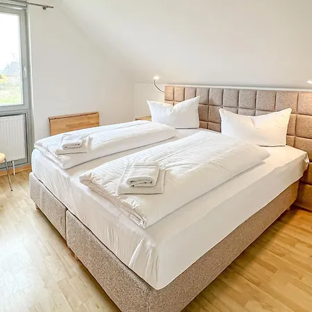 Holiday home Wiesengefluester S5 Gruppenhaus Haustierfrei Mit Aussicht, Wiese Und Mueritznaehe Robel