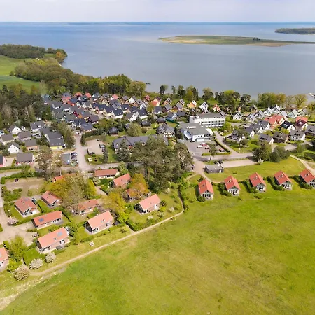 Holiday home Wiesengefluester S5 Gruppenhaus Haustierfrei Mit Aussicht, Wiese Und Mueritznaehe Robel